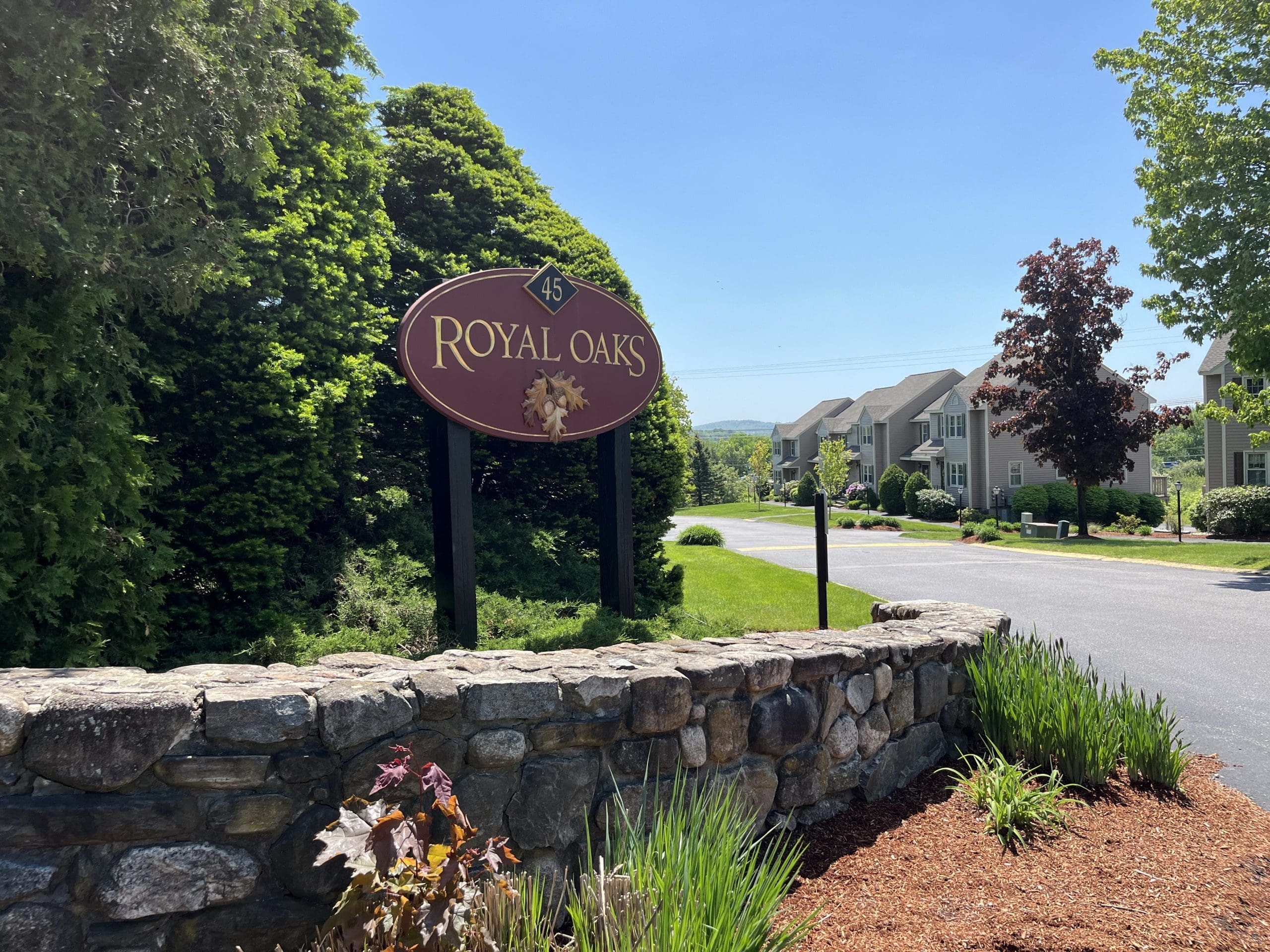 Royal Oaks, Methuen